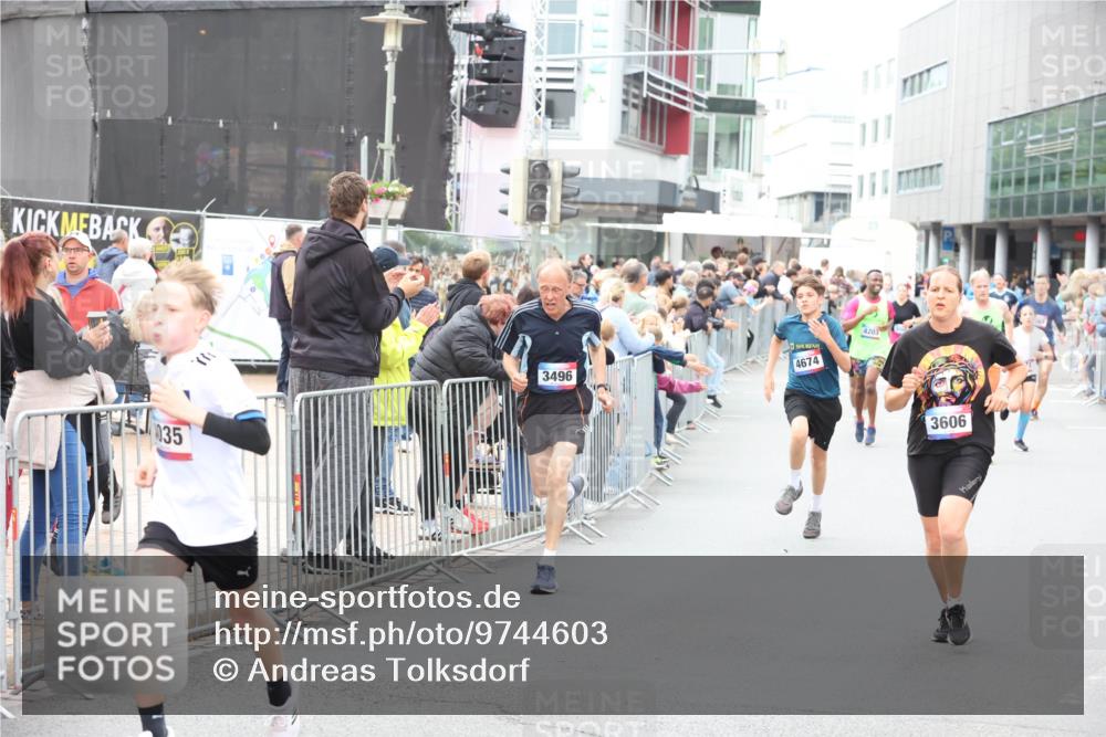 12.06.2026 - Holstenköstenlauf Andreas Tolksdorf http://msf.ph/oto/9744603 12.06.2026 17:55:53 Laufen 035, 3496, 4674, 4203, 3606 meine-sportfotos.de