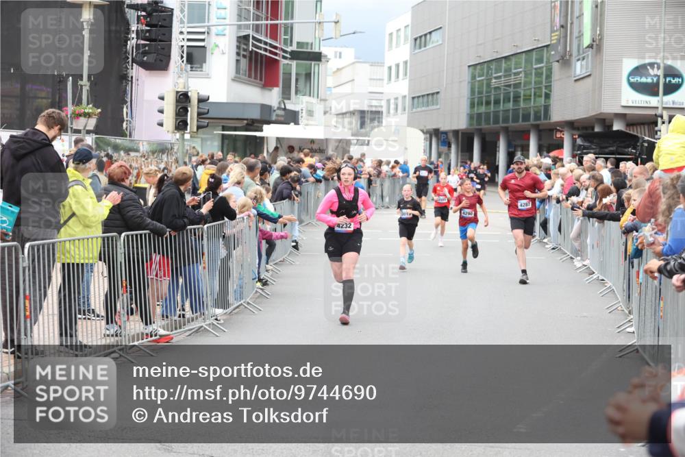 12.06.2026 - Holstenköstenlauf Andreas Tolksdorf http://msf.ph/oto/9744690 12.06.2026 17:56:57 Laufen 4287, 3013, 4290, 4232 meine-sportfotos.de