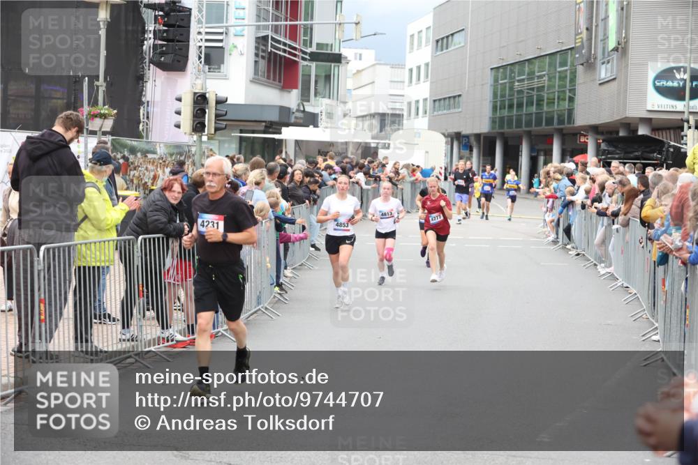 12.06.2026 - Holstenköstenlauf Andreas Tolksdorf http://msf.ph/oto/9744707 12.06.2026 17:57:08 Laufen 2025, 4231, 4853, 4813, 4277 meine-sportfotos.de