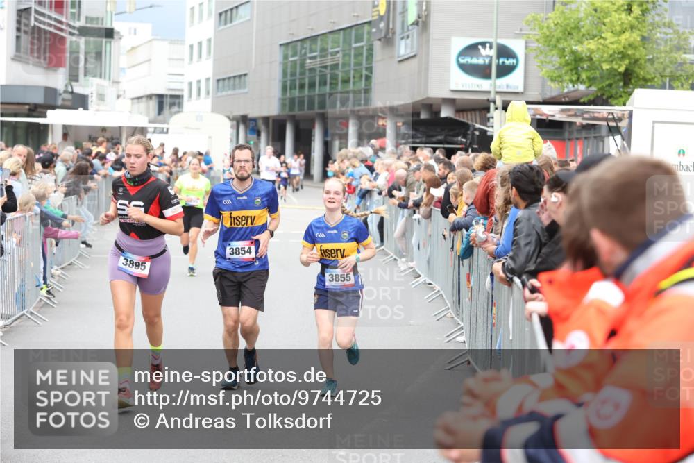 12.06.2026 - Holstenköstenlauf Andreas Tolksdorf http://msf.ph/oto/9744725 12.06.2026 17:57:20 Laufen 3895, 3854, 3855 meine-sportfotos.de
