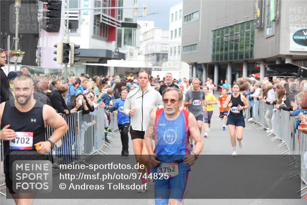 12.06.2026 - Holstenköstenlauf Andreas Tolksdorf http://msf.ph/oto/9744825 12.06.2026 17:58:45 Laufen 4702, 388, 3752, 4910, 491 meine-sportfotos.de