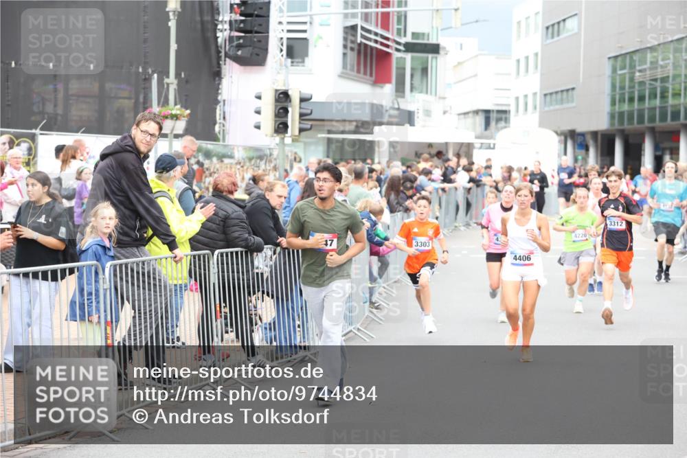 12.06.2026 - Holstenköstenlauf Andreas Tolksdorf http://msf.ph/oto/9744834 12.06.2026 17:58:52 Laufen 47, 3303, 4406, 4220, 3312 meine-sportfotos.de
