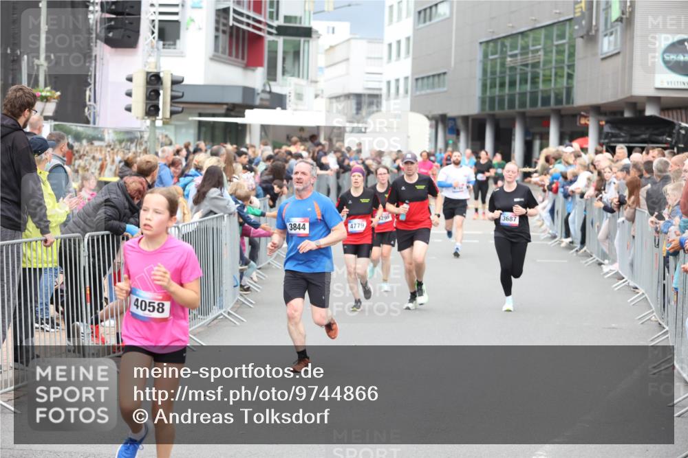 12.06.2026 - Holstenköstenlauf Andreas Tolksdorf http://msf.ph/oto/9744866 12.06.2026 17:59:16 Laufen 4058, 3295, 3844, 4779, 3687 meine-sportfotos.de