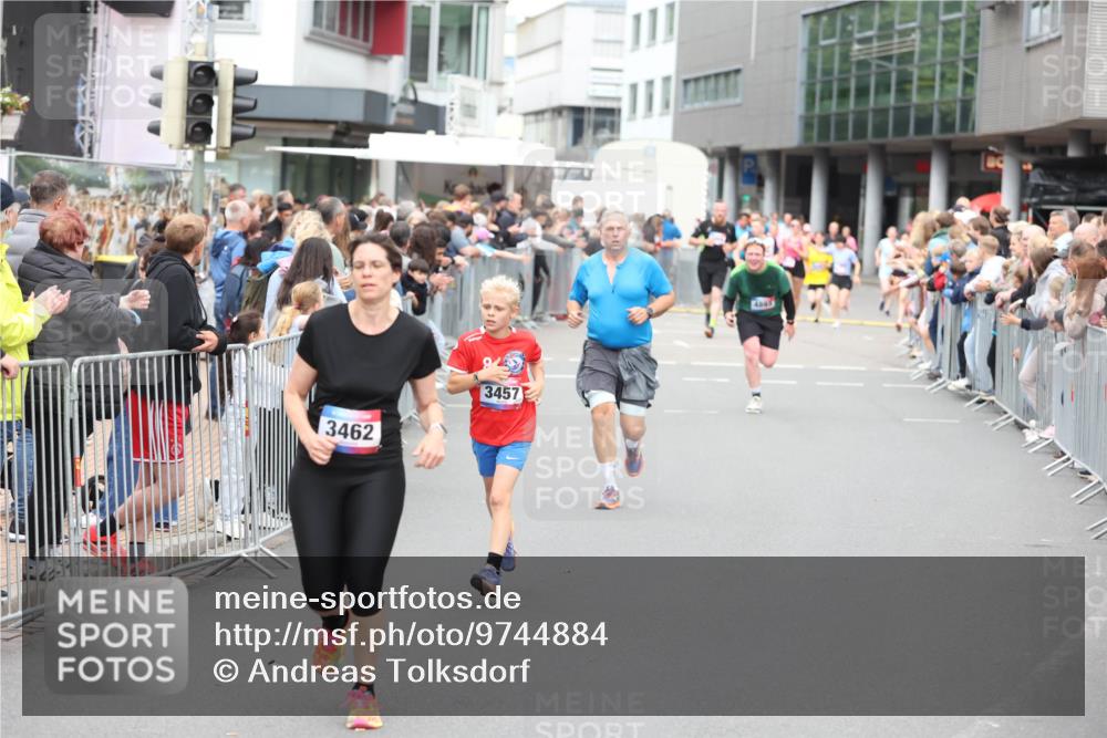 12.06.2026 - Holstenköstenlauf Andreas Tolksdorf http://msf.ph/oto/9744884 12.06.2026 17:59:27 Laufen 3462, 3457, 489 meine-sportfotos.de