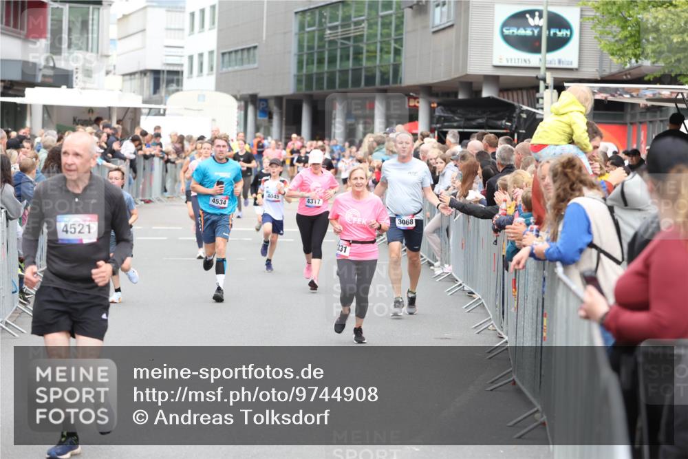 12.06.2026 - Holstenköstenlauf Andreas Tolksdorf http://msf.ph/oto/9744908 12.06.2026 17:59:47 Laufen 4521, 4534, 4045, 4317, 331, 30681 meine-sportfotos.de