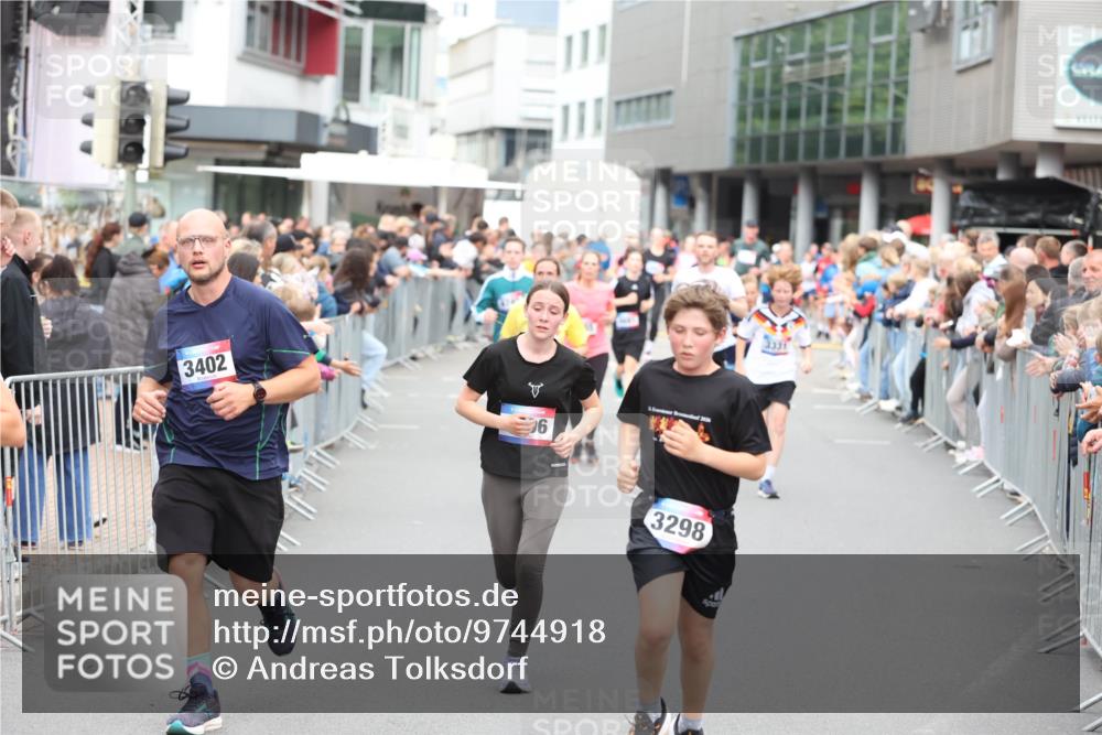 12.06.2026 - Holstenköstenlauf Andreas Tolksdorf http://msf.ph/oto/9744918 12.06.2026 17:59:57 Laufen 3402, 6, 3298, 3331 meine-sportfotos.de