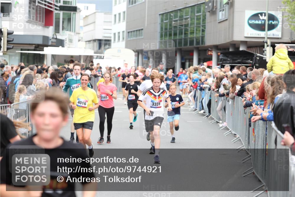 12.06.2026 - Holstenköstenlauf Andreas Tolksdorf http://msf.ph/oto/9744921 12.06.2026 17:59:58 Laufen 4740, 4016, 3565, 4681, 3331, 33 meine-sportfotos.de