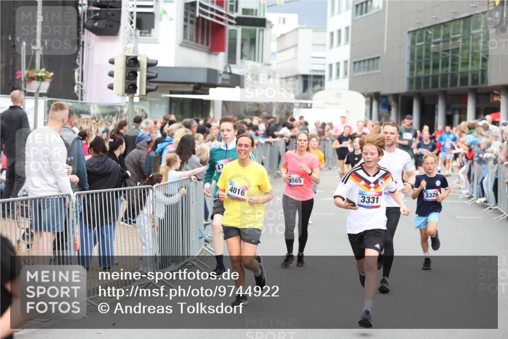 12.06.2026 - Holstenköstenlauf Andreas Tolksdorf http://msf.ph/oto/9744922 12.06.2026 17:59:59 Laufen 47, 4016, 3565, 3331, 3326 meine-sportfotos.de