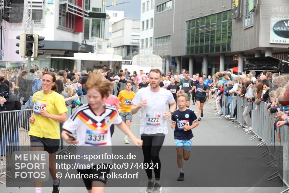 12.06.2026 - Holstenköstenlauf Andreas Tolksdorf http://msf.ph/oto/9744924 12.06.2026 18:00:00 Laufen 401, 3331, 3486, 4668, 3012, 4272, 3326, 371 meine-sportfotos.de