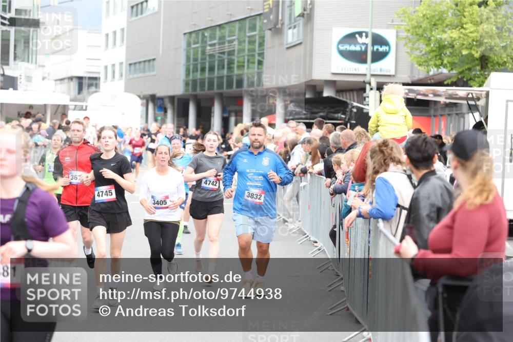 12.06.2026 - Holstenköstenlauf Andreas Tolksdorf http://msf.ph/oto/9744938 12.06.2026 18:00:13 Laufen 81, 367, 4745, 3405, 4742, 3832 meine-sportfotos.de