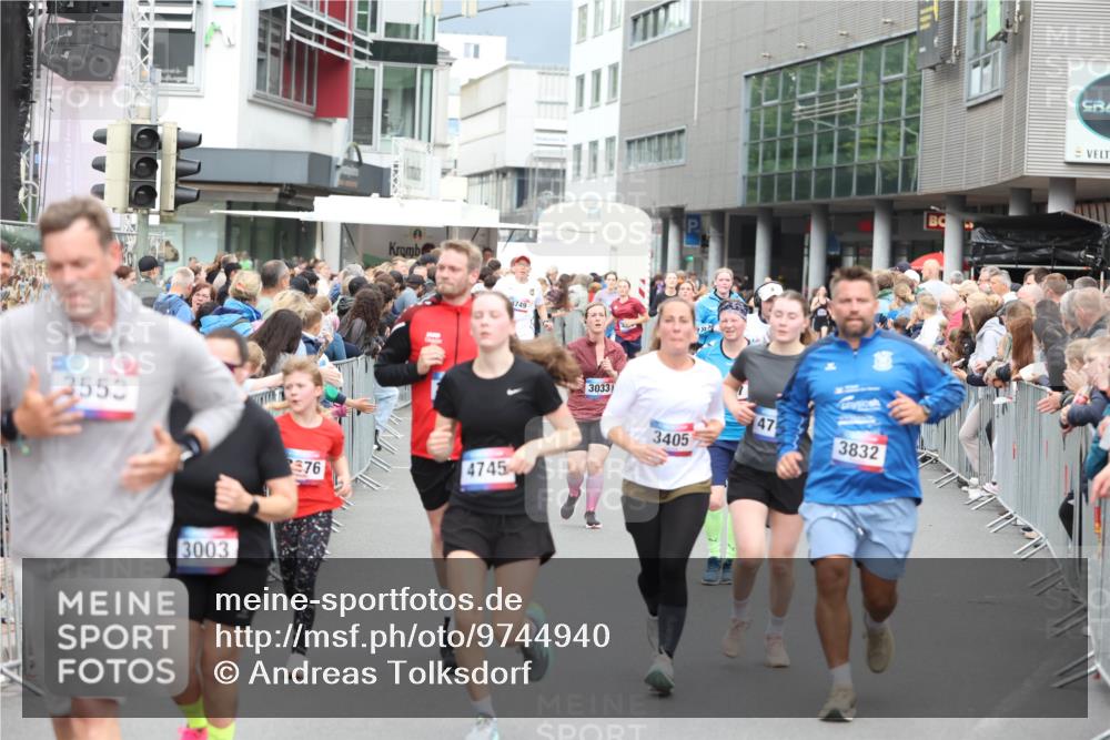 12.06.2026 - Holstenköstenlauf Andreas Tolksdorf http://msf.ph/oto/9744940 12.06.2026 18:00:14 Laufen 2553, 3003, 376, 4745, 4749, 3033, 3405, 47, 3832 meine-sportfotos.de