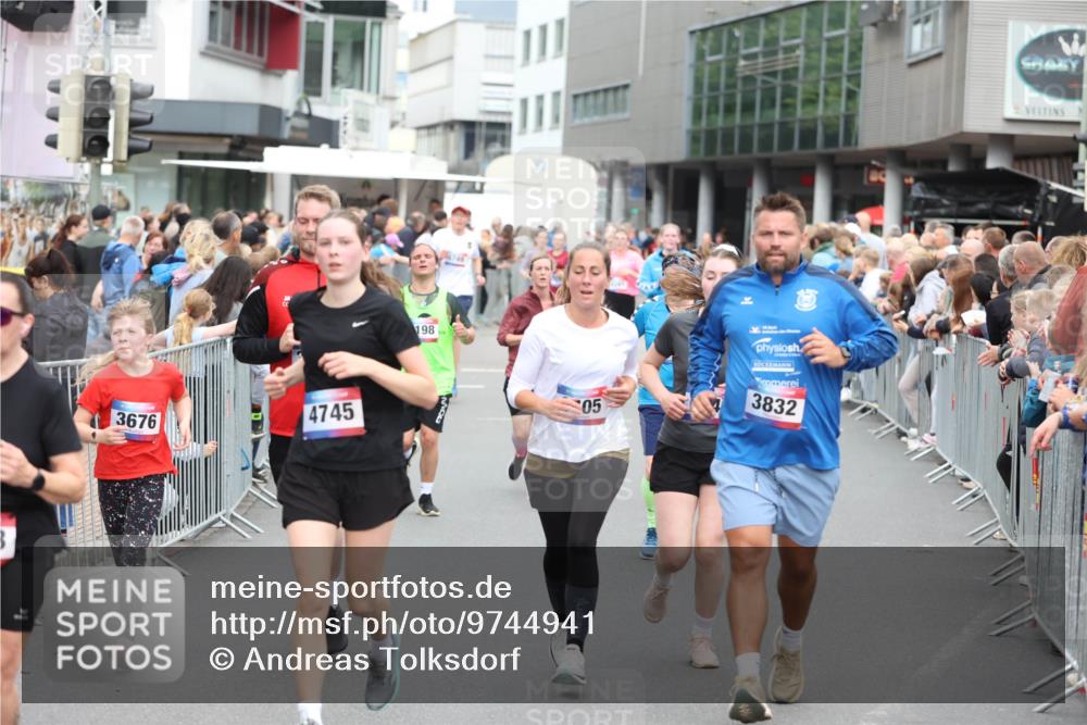 12.06.2026 - Holstenköstenlauf Andreas Tolksdorf http://msf.ph/oto/9744941 12.06.2026 18:00:14 Laufen 3676, 4745, 198, 05, 3832 meine-sportfotos.de