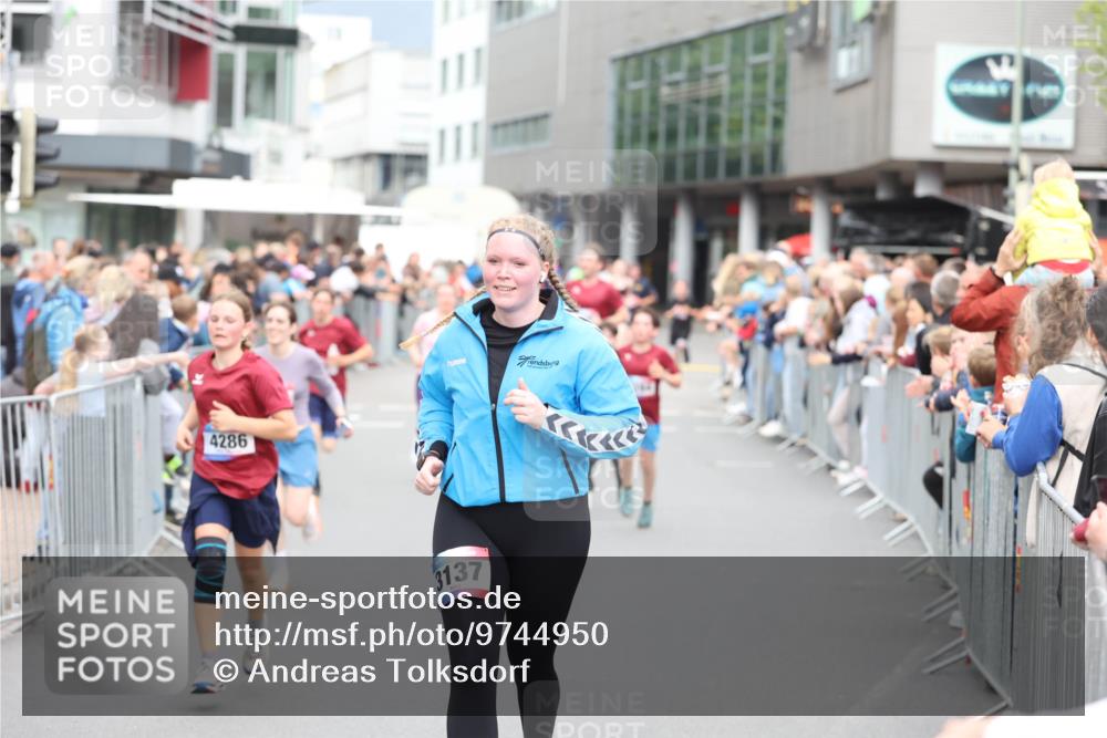 12.06.2026 - Holstenköstenlauf Andreas Tolksdorf http://msf.ph/oto/9744950 12.06.2026 18:00:23 Laufen 4286, 3137 meine-sportfotos.de