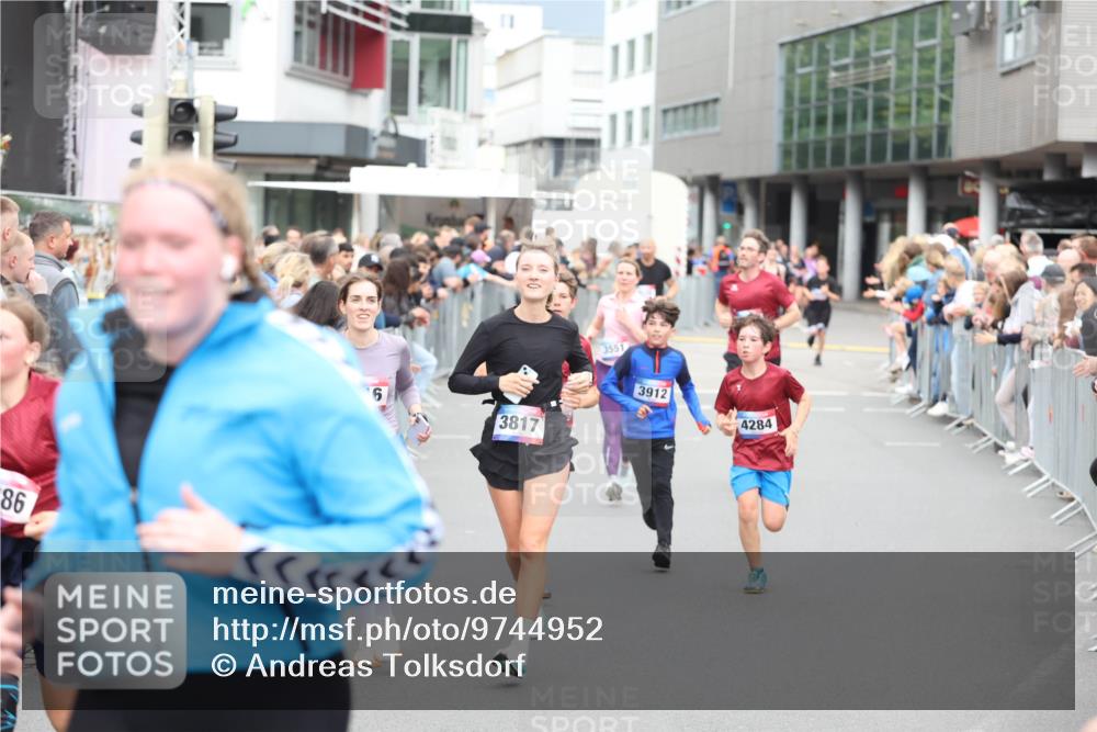 12.06.2026 - Holstenköstenlauf Andreas Tolksdorf http://msf.ph/oto/9744952 12.06.2026 18:00:25 Laufen 86, 6, 3817, 3551, 3912, 4284 meine-sportfotos.de