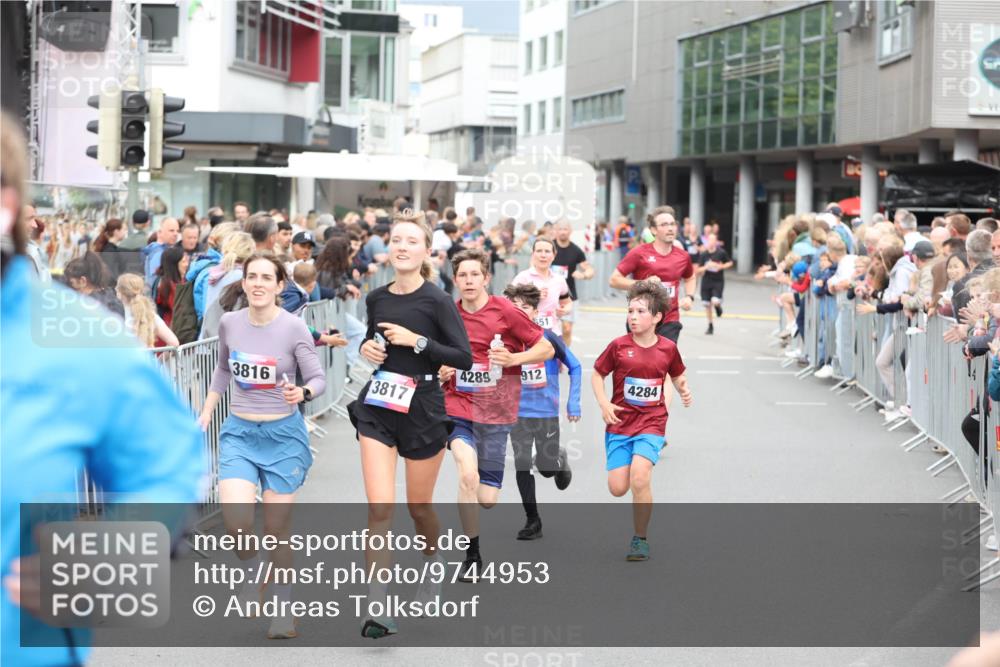 12.06.2026 - Holstenköstenlauf Andreas Tolksdorf http://msf.ph/oto/9744953 12.06.2026 18:00:25 Laufen 551, 3816, 4289, 912, 4284, 3817 meine-sportfotos.de