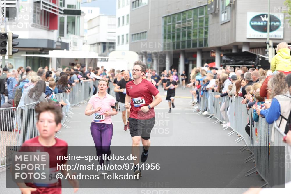 12.06.2026 - Holstenköstenlauf Andreas Tolksdorf http://msf.ph/oto/9744956 12.06.2026 18:00:28 Laufen 4284, 3551, 4283 meine-sportfotos.de