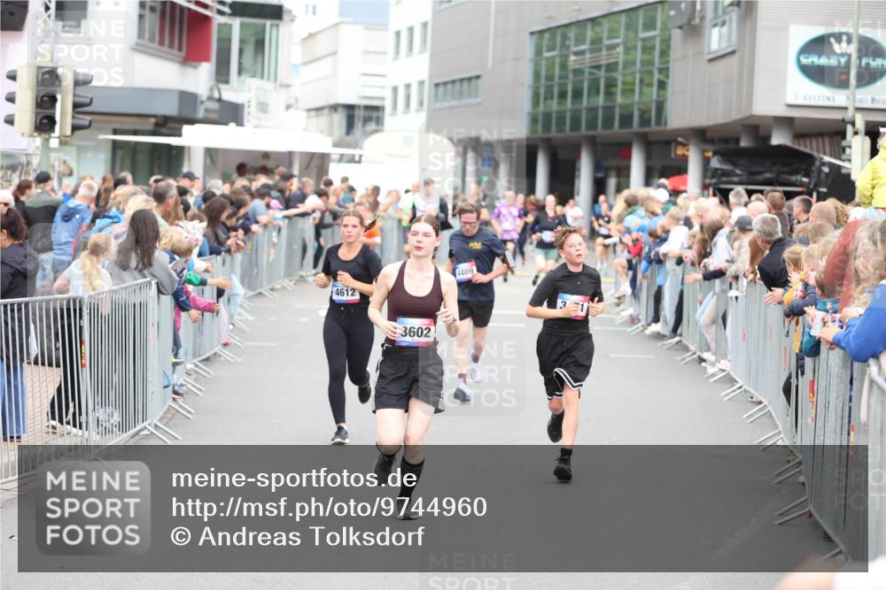 12.06.2026 - Holstenköstenlauf Andreas Tolksdorf http://msf.ph/oto/9744960 12.06.2026 18:00:33 Laufen 4612, 3602, 4489, 31 meine-sportfotos.de