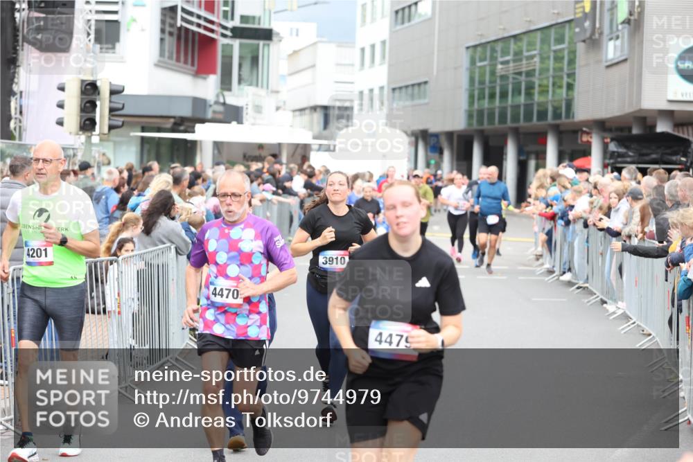 12.06.2026 - Holstenköstenlauf Andreas Tolksdorf http://msf.ph/oto/9744979 12.06.2026 18:00:48 Laufen 4201, 4470, 3910, 4479 meine-sportfotos.de