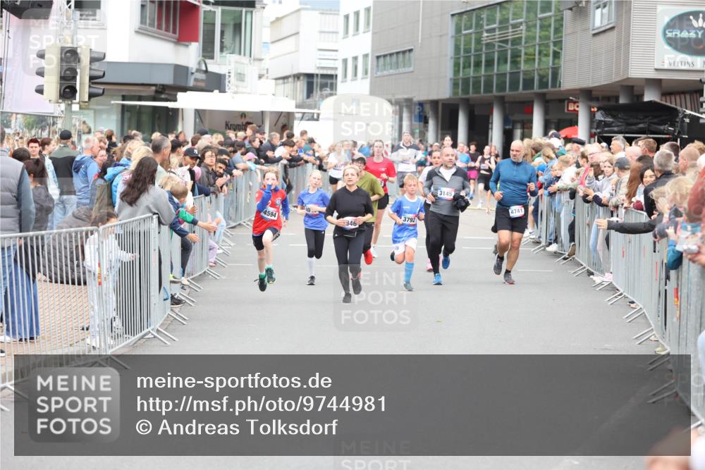 12.06.2026 - Holstenköstenlauf Andreas Tolksdorf http://msf.ph/oto/9744981 12.06.2026 18:00:51 Laufen 4594, 346, 3792, 3145, 4741 meine-sportfotos.de