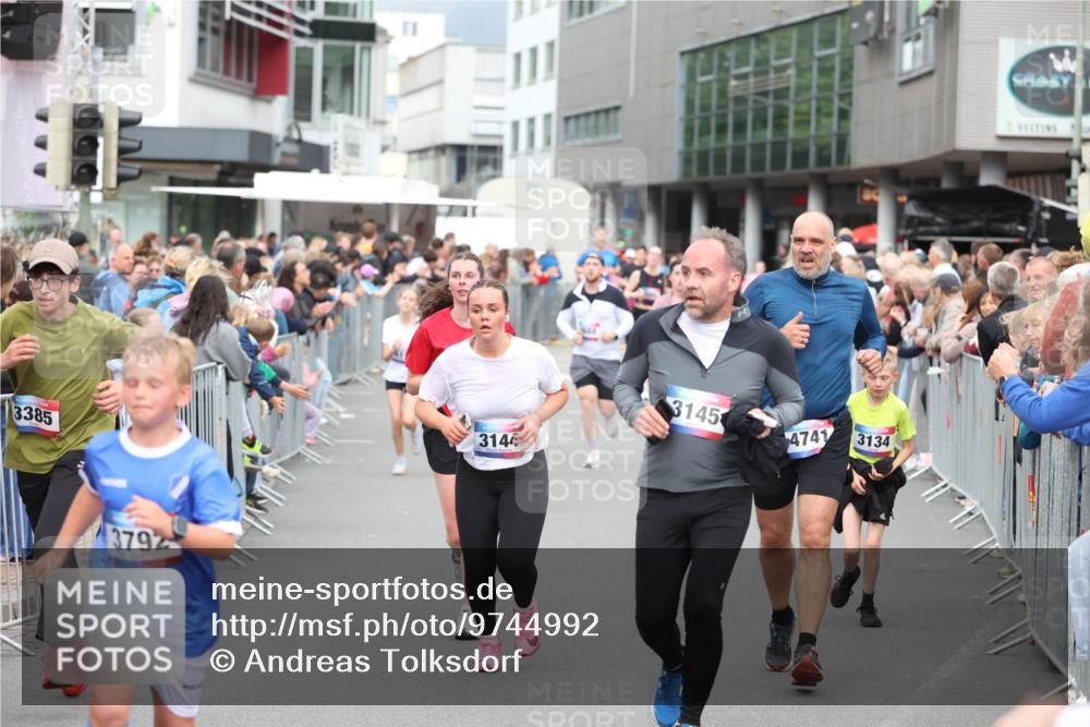 12.06.2026 - Holstenköstenlauf Andreas Tolksdorf http://msf.ph/oto/9744992 12.06.2026 18:00:56 Laufen 3385, 3792, 314, 3145, 4741, 3134 meine-sportfotos.de