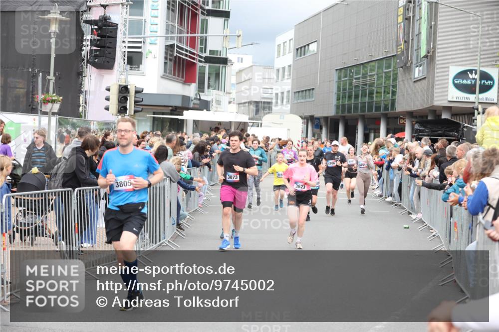 12.06.2026 - Holstenköstenlauf Andreas Tolksdorf http://msf.ph/oto/9745002 12.06.2026 18:01:08 Laufen 3805, 3873, 4010, 3623, 4706, 4907, 4751 meine-sportfotos.de