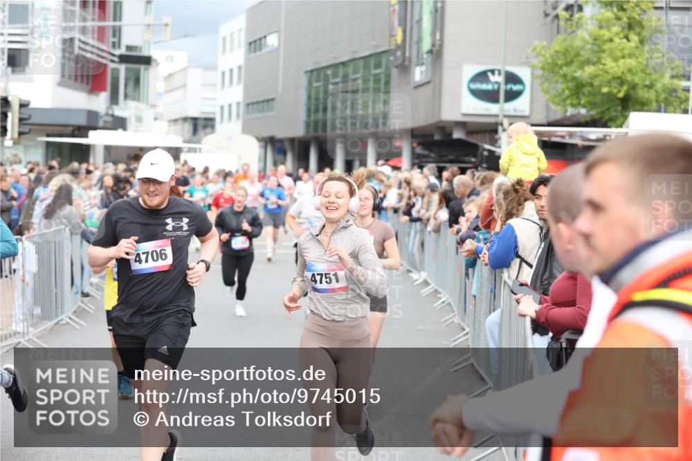 12.06.2026 - Holstenköstenlauf Andreas Tolksdorf http://msf.ph/oto/9745015 12.06.2026 18:01:14 Laufen 4706, 4751 meine-sportfotos.de