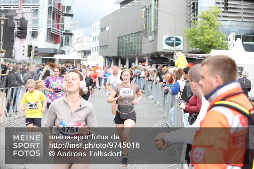 12.06.2026 - Holstenköstenlauf Andreas Tolksdorf http://msf.ph/oto/9745016 12.06.2026 18:01:15 Laufen 4010, 4476, 197, 4751, 4907, 265 meine-sportfotos.de