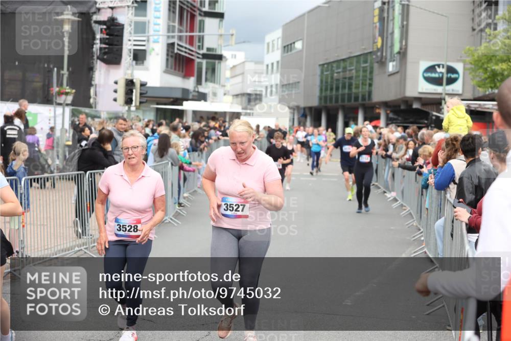 12.06.2026 - Holstenköstenlauf Andreas Tolksdorf http://msf.ph/oto/9745032 12.06.2026 18:01:25 Laufen 3528, 3527 meine-sportfotos.de