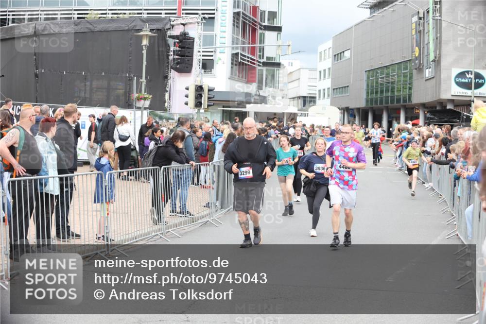 12.06.2026 - Holstenköstenlauf Andreas Tolksdorf http://msf.ph/oto/9745043 12.06.2026 18:01:34 Laufen 3299, 3936, 4400 meine-sportfotos.de