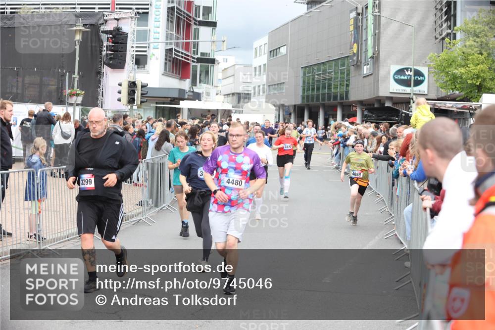 12.06.2026 - Holstenköstenlauf Andreas Tolksdorf http://msf.ph/oto/9745046 12.06.2026 18:01:36 Laufen 3, 3299, 4480, 3377, 4889 meine-sportfotos.de