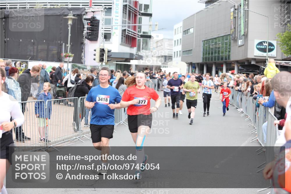 12.06.2026 - Holstenköstenlauf Andreas Tolksdorf http://msf.ph/oto/9745054 12.06.2026 18:01:40 Laufen 3418, 377, 3589, 4885, 3732, 4637 meine-sportfotos.de