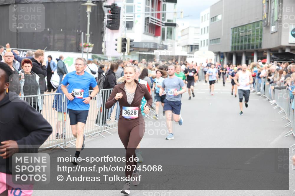 12.06.2026 - Holstenköstenlauf Andreas Tolksdorf http://msf.ph/oto/9745068 12.06.2026 18:01:52 Laufen 3686, 3628, 488 meine-sportfotos.de
