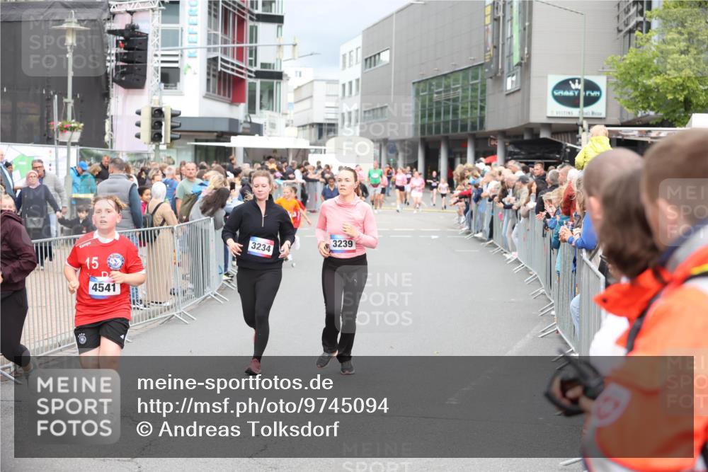 12.06.2026 - Holstenköstenlauf Andreas Tolksdorf http://msf.ph/oto/9745094 12.06.2026 18:02:12 Laufen 15, 4541, 3234, 3239 meine-sportfotos.de