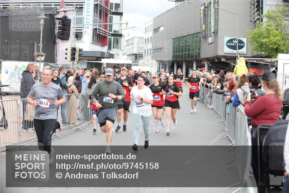 12.06.2026 - Holstenköstenlauf Andreas Tolksdorf http://msf.ph/oto/9745158 12.06.2026 18:03:00 Laufen 3614, 4303, 4081, 4296, 4080 meine-sportfotos.de