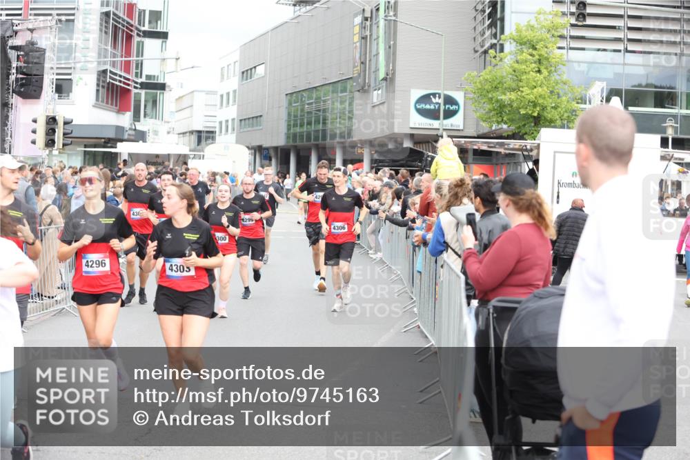 12.06.2026 - Holstenköstenlauf Andreas Tolksdorf http://msf.ph/oto/9745163 12.06.2026 18:03:02 Laufen 436, 4296, 4305, 300, 4295, 429, 4306 meine-sportfotos.de