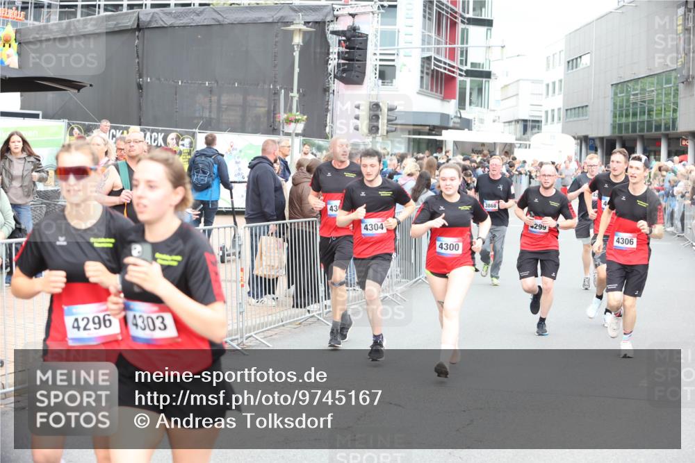 12.06.2026 - Holstenköstenlauf Andreas Tolksdorf http://msf.ph/oto/9745167 12.06.2026 18:03:04 Laufen 4296, 4303, 43, 4304, 4300, 3868, 299, 4306 meine-sportfotos.de