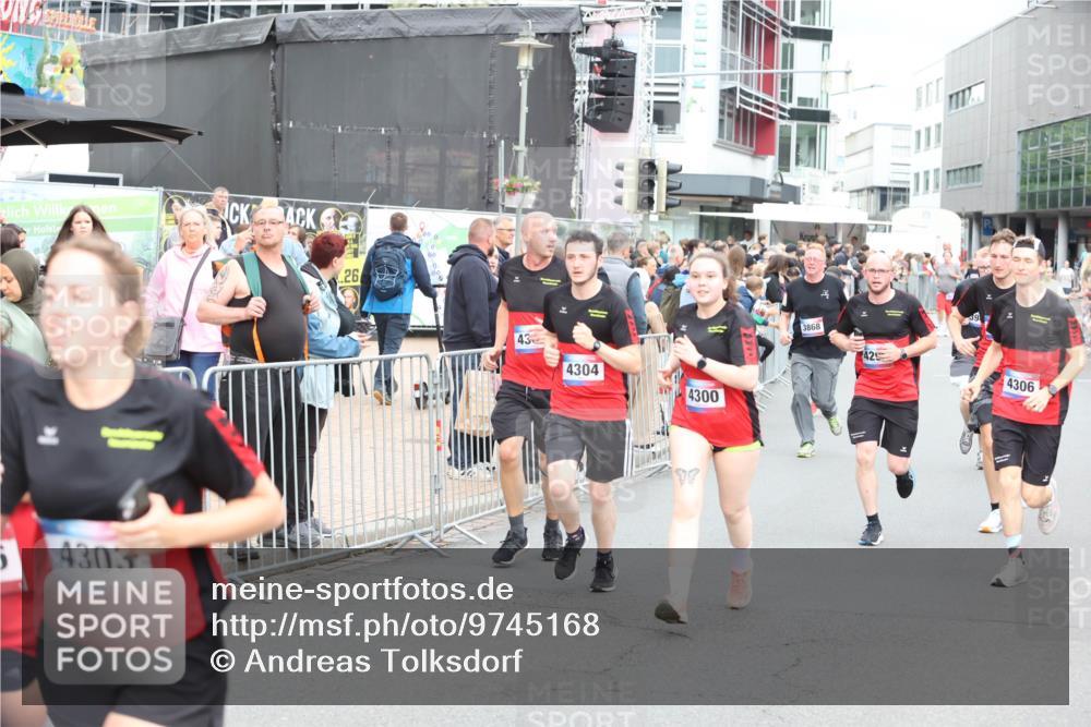12.06.2026 - Holstenköstenlauf Andreas Tolksdorf http://msf.ph/oto/9745168 12.06.2026 18:03:04 Laufen 4303, 26, 43, 4304, 4300, 3868, 425, 4306 meine-sportfotos.de