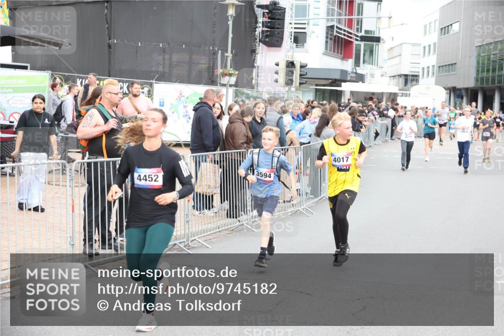 12.06.2026 - Holstenköstenlauf Andreas Tolksdorf http://msf.ph/oto/9745182 12.06.2026 18:03:20 Laufen 3594, 4452, 4017, 4274, 4273 meine-sportfotos.de