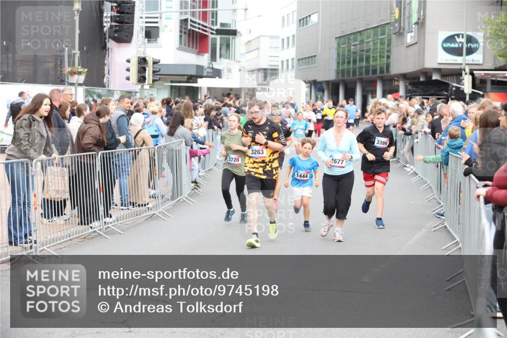 12.06.2026 - Holstenköstenlauf Andreas Tolksdorf http://msf.ph/oto/9745198 12.06.2026 18:03:34 Laufen 3720, 3263, 1444, 1677, 3399 meine-sportfotos.de