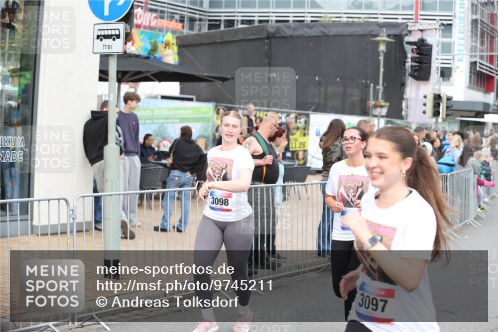 12.06.2026 - Holstenköstenlauf Andreas Tolksdorf http://msf.ph/oto/9745211 12.06.2026 18:03:43 Laufen 2, 3098, 11, 26, 3097 meine-sportfotos.de