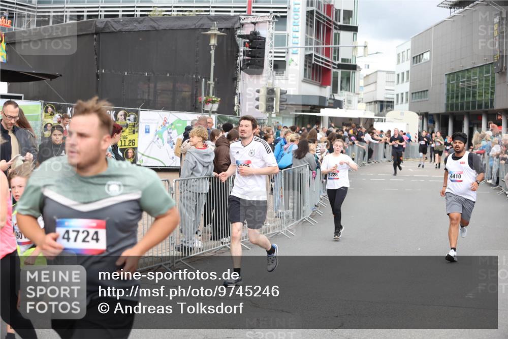 12.06.2026 - Holstenköstenlauf Andreas Tolksdorf http://msf.ph/oto/9745246 12.06.2026 18:04:11 Laufen 90, 4724, 11, 26, 20, 3228, 4410 meine-sportfotos.de