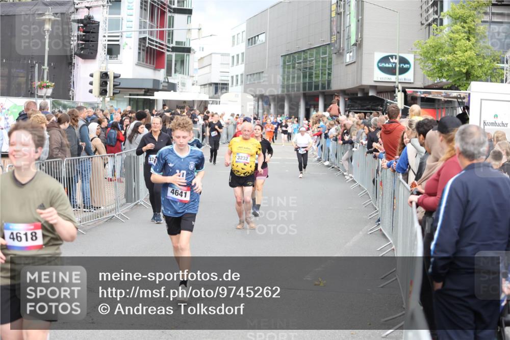 12.06.2026 - Holstenköstenlauf Andreas Tolksdorf http://msf.ph/oto/9745262 12.06.2026 18:04:26 Laufen 4618, 4641, 3232 meine-sportfotos.de