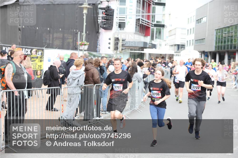 12.06.2026 - Holstenköstenlauf Andreas Tolksdorf http://msf.ph/oto/9745296 12.06.2026 18:05:03 Laufen 11, 26, 3707, 3706, 3722 meine-sportfotos.de
