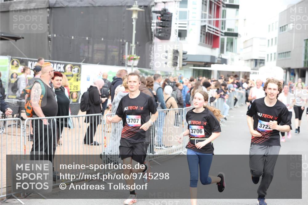 12.06.2026 - Holstenköstenlauf Andreas Tolksdorf http://msf.ph/oto/9745298 12.06.2026 18:05:03 Laufen 1, 26, 3707, 3706, 3722 meine-sportfotos.de