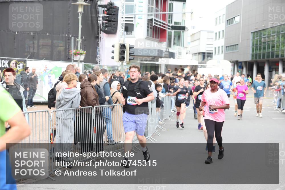 12.06.2026 - Holstenköstenlauf Andreas Tolksdorf http://msf.ph/oto/9745315 12.06.2026 18:05:17 Laufen 4456, 3943, 4320, 4826 meine-sportfotos.de