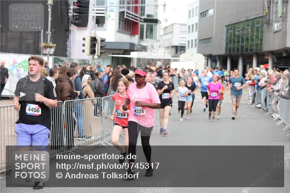 12.06.2026 - Holstenköstenlauf Andreas Tolksdorf http://msf.ph/oto/9745317 12.06.2026 18:05:18 Laufen 4450, 4328, 3788, 3735, 4026 meine-sportfotos.de
