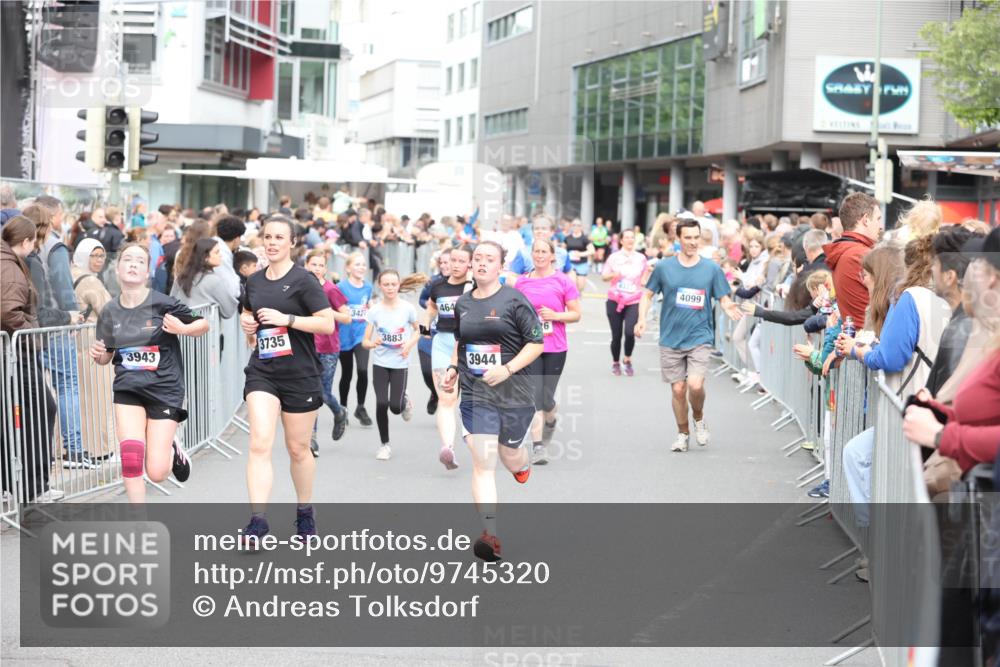 12.06.2026 - Holstenköstenlauf Andreas Tolksdorf http://msf.ph/oto/9745320 12.06.2026 18:05:21 Laufen 3943, 3735, 3427, 3883, 464, 3944, 4099 meine-sportfotos.de