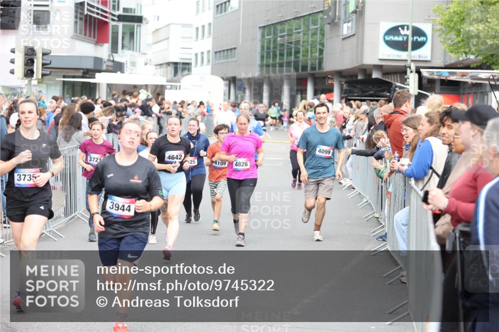 12.06.2026 - Holstenköstenlauf Andreas Tolksdorf http://msf.ph/oto/9745322 12.06.2026 18:05:22 Laufen 3735, 4642, 3721, 25, 4109, 4826, 3944, 4099 meine-sportfotos.de