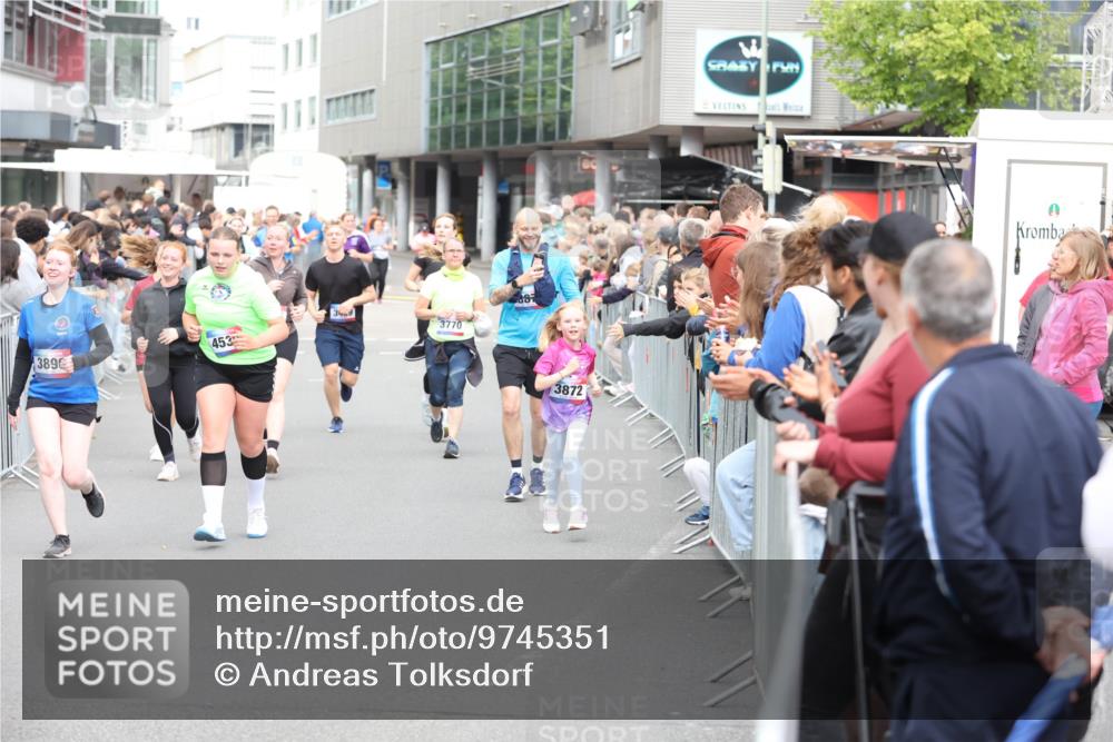 12.06.2026 - Holstenköstenlauf Andreas Tolksdorf http://msf.ph/oto/9745351 12.06.2026 18:05:46 Laufen 3469, 3770, 453, 389, 687, 3872 meine-sportfotos.de