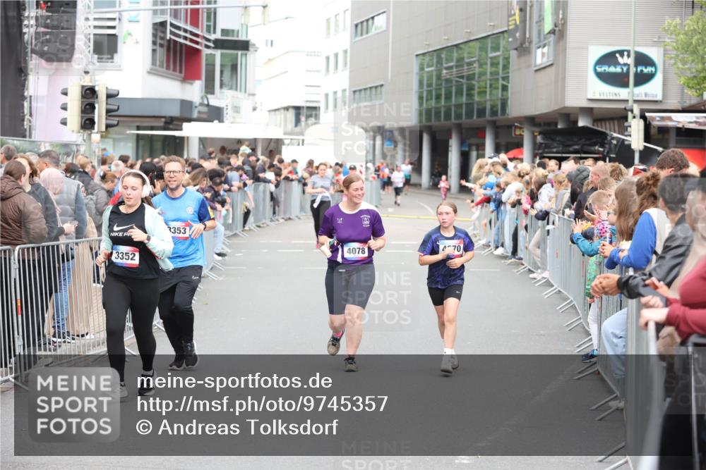 12.06.2026 - Holstenköstenlauf Andreas Tolksdorf http://msf.ph/oto/9745357 12.06.2026 18:05:54 Laufen 3353, 3352, 4078, 470 meine-sportfotos.de